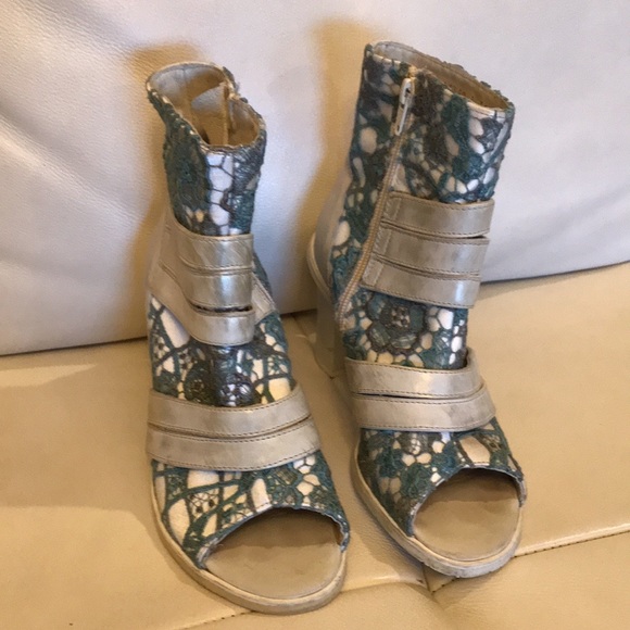 Eject Ankle Gorgeous Boots - Picture 8 of 10